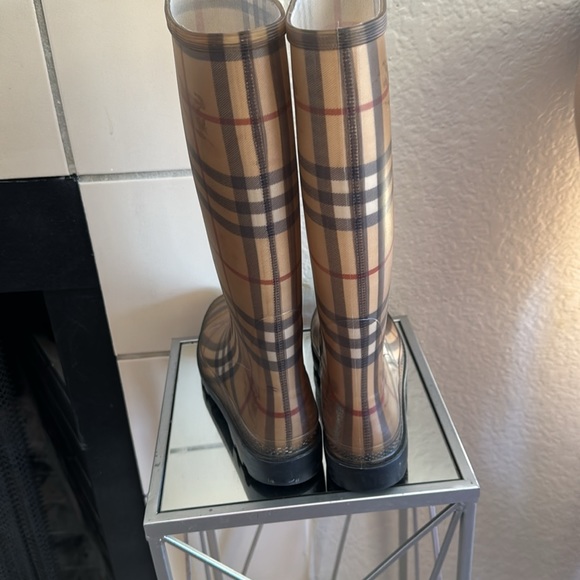 Women’s Burberry Rain boots - Picture 3 of 7